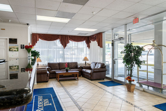 Imagen de los interiores del Hotel Rodeway Inn University. Foto 13