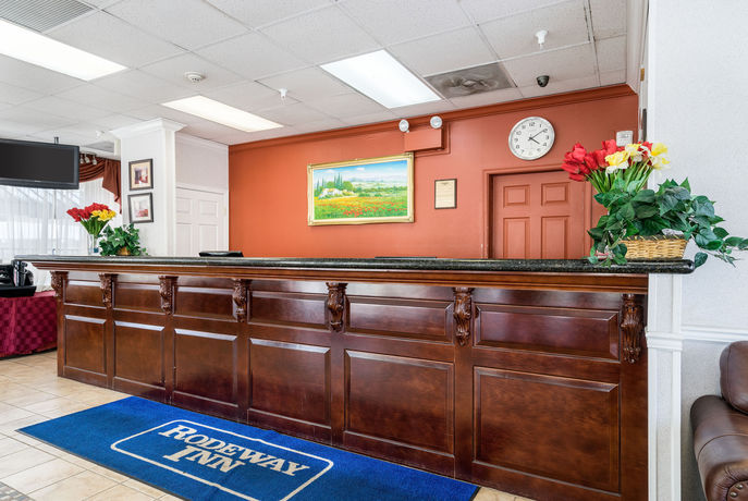 Imagen de los interiores del Hotel Rodeway Inn University. Foto 14