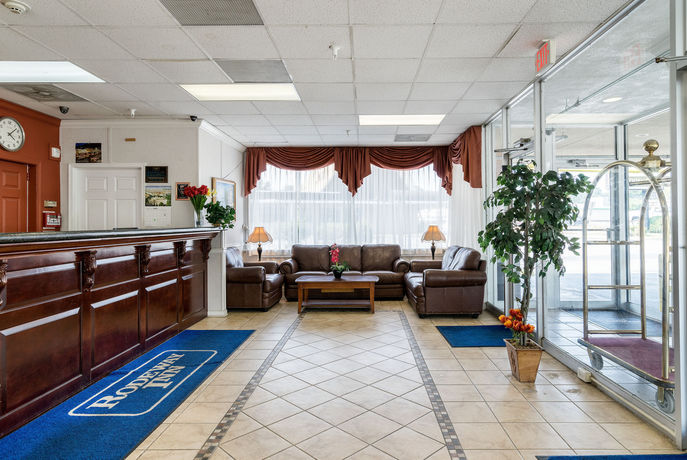 Imagen de los interiores del Hotel Rodeway Inn University. Foto 15