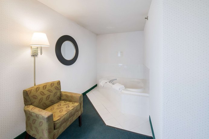 Imagen de la habitación del Hotel Rodeway Inn Urbana Champaign University Area. Foto 2