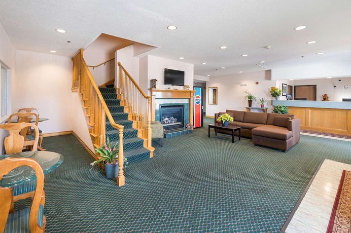 Imagen de los interiores del Hotel Rodeway Inn Urbana Champaign University Area. Foto 20