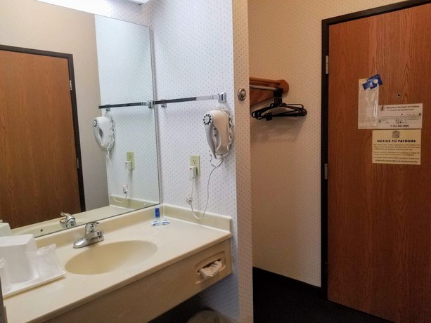 Imagen de la habitación del Hotel Rodeway Inn Urbana Champaign University Area. Foto 11