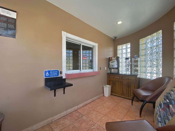 Imagen de los interiores del Hotel Rodeway Inn, Ventura. Foto 18