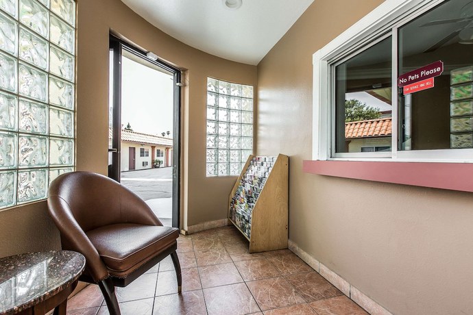 Imagen de los interiores del Hotel Rodeway Inn, Ventura. Foto 19