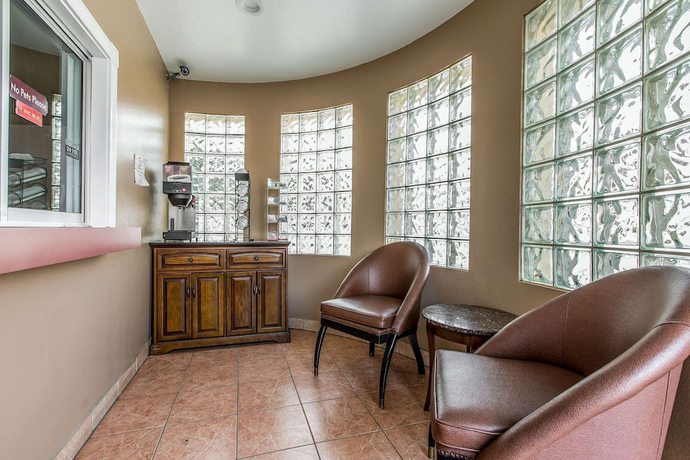 Imagen de los interiores del Hotel Rodeway Inn, Ventura. Foto 20