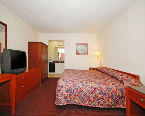 Imagen de la habitación del Hotel Rodeway Inn West Dodge. Foto 2
