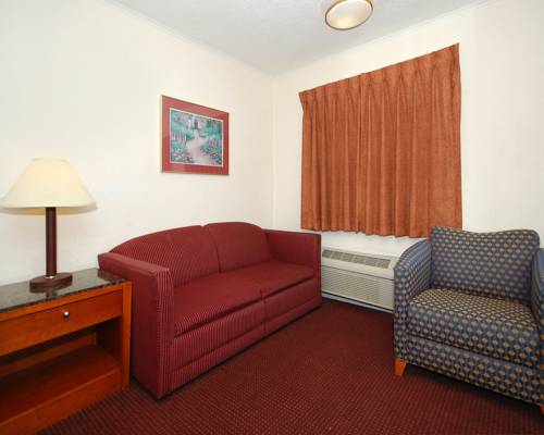 Imagen de la habitación del Hotel Rodeway Inn West Dodge. Foto 5