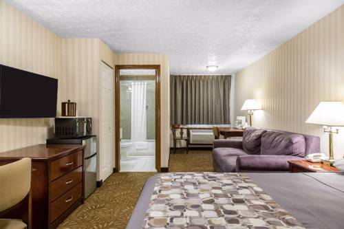 Imagen de la habitación del Hotel Rodeway Inn & Suites Branford. Foto 3