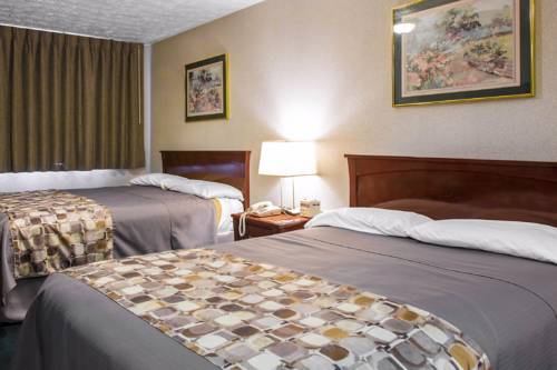 Imagen de la habitación del Hotel Rodeway Inn & Suites Branford. Foto 12
