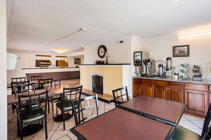 Imagen del bar/restaurante del Hotel Rodeway Inn & Suites. Foto 4