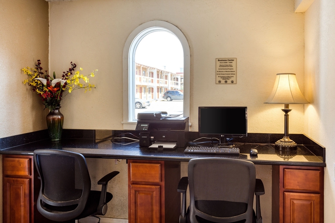 Imagen de los interiores del Hotel Rodeway Inn & Suites. Foto 16