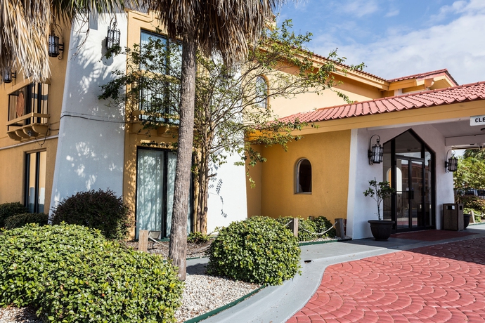 Imagen de los exteriores del Hotel Rodeway Inn & Suites. Foto 11