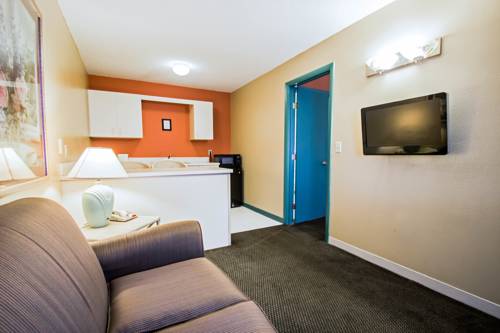 Imagen de la habitación del Hotel Rodeway Inn & Suites Haines City. Foto 3