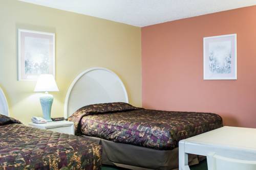 Imagen de la habitación del Hotel Rodeway Inn & Suites Haines City. Foto 6