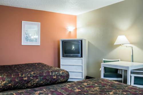 Imagen de la habitación del Hotel Rodeway Inn & Suites Haines City. Foto 9