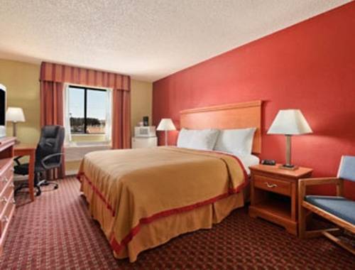 Imagen de la habitación del Hotel Rodeway Inn & Suites Jacksonville. Foto 6