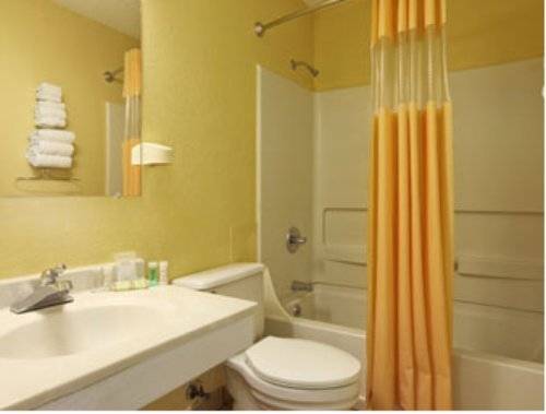 Imagen de la habitación del Hotel Rodeway Inn & Suites Jacksonville. Foto 12