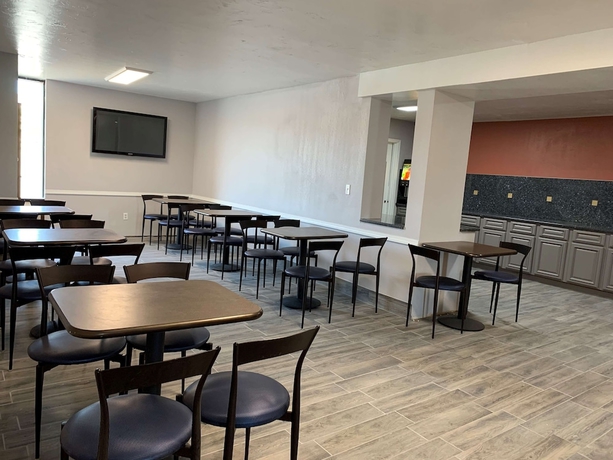 Imagen del bar/restaurante del Hotel Rodeway Inn & Suites, Johnson City. Foto 3