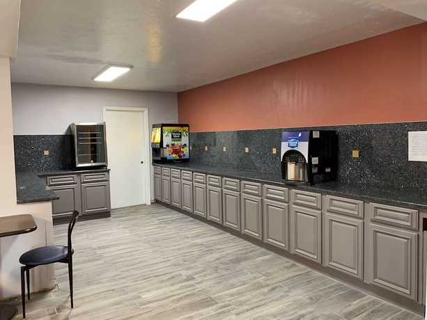 Imagen del bar/restaurante del Hotel Rodeway Inn & Suites, Johnson City. Foto 4