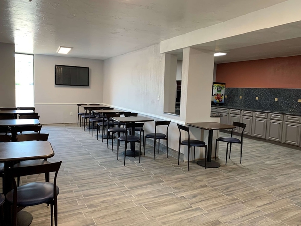 Imagen del bar/restaurante del Hotel Rodeway Inn & Suites, Johnson City. Foto 5