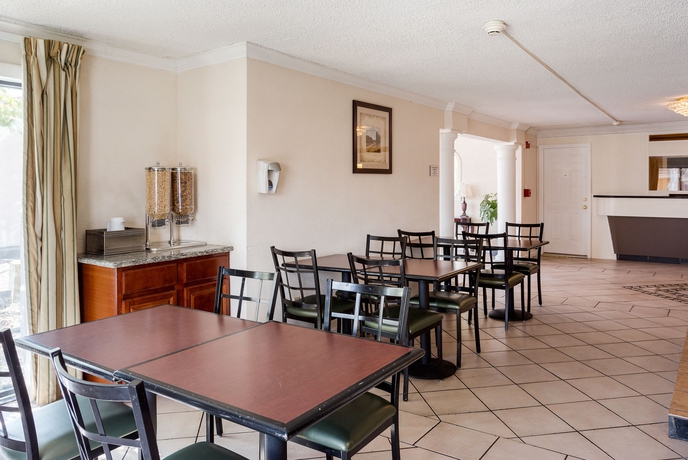 Imagen del bar/restaurante del Hotel Rodeway Inn & Suites, Nueva orleans. Foto 5