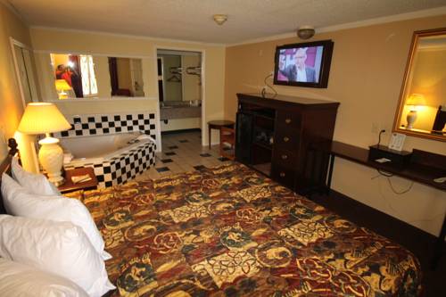 Imagen de la habitación del Hotel Rodeway Inn & Suites Saginaw, MI. Foto 5