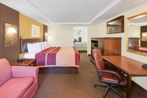 Imagen de la habitación del Hotel Rodeway Inn & Suites Saginaw, MI. Foto 11