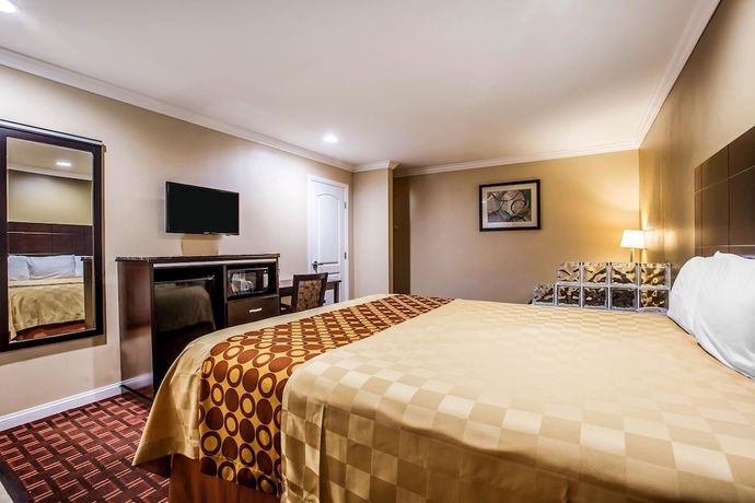Imagen de la habitación del Hotel Rodeway Inn and Suites, Bellflower. Foto 4