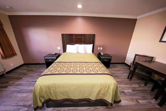 Imagen de la habitación del Hotel Rodeway Inn and Suites, Bellflower. Foto 5