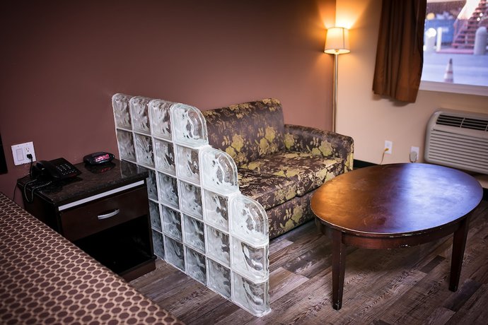 Imagen de la habitación del Hotel Rodeway Inn and Suites, Bellflower. Foto 6