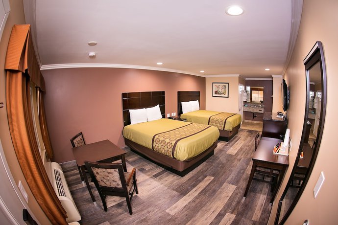 Imagen de la habitación del Hotel Rodeway Inn and Suites, Bellflower. Foto 9