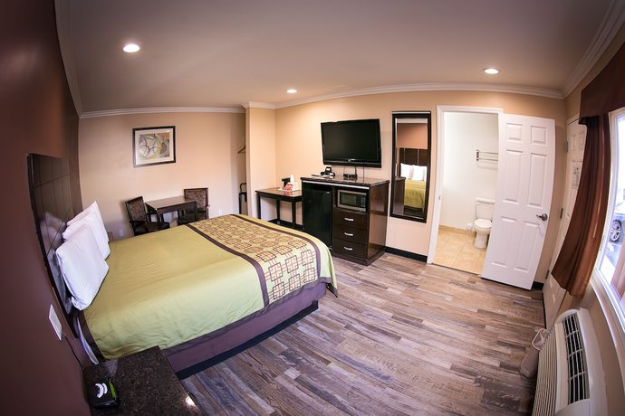 Imagen de la habitación del Hotel Rodeway Inn and Suites, Bellflower. Foto 16