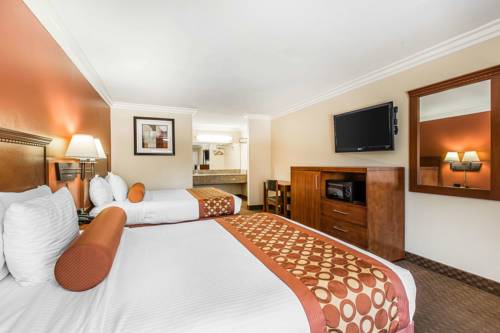 Imagen de la habitación del Hotel Rodeway Inn and Suites Canyon Lake-menifee West. Foto 1