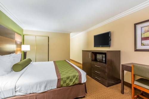 Imagen de la habitación del Hotel Rodeway Inn and Suites Canyon Lake-menifee West. Foto 2