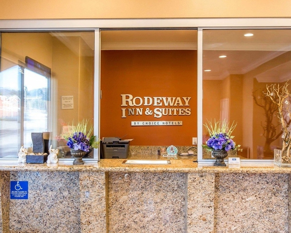 Imagen de los interiores del Hotel Rodeway Inn and Suites Corona. Foto 16