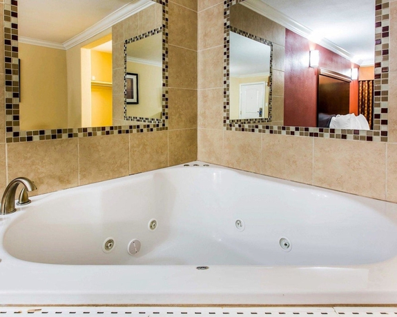 Imagen de la habitación del Hotel Rodeway Inn and Suites Corona. Foto 14