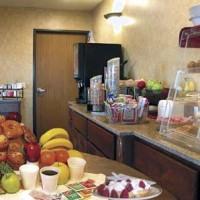 Imagen del bar/restaurante del Hotel Rodeway Inn and Suites East / I-44. Foto 2