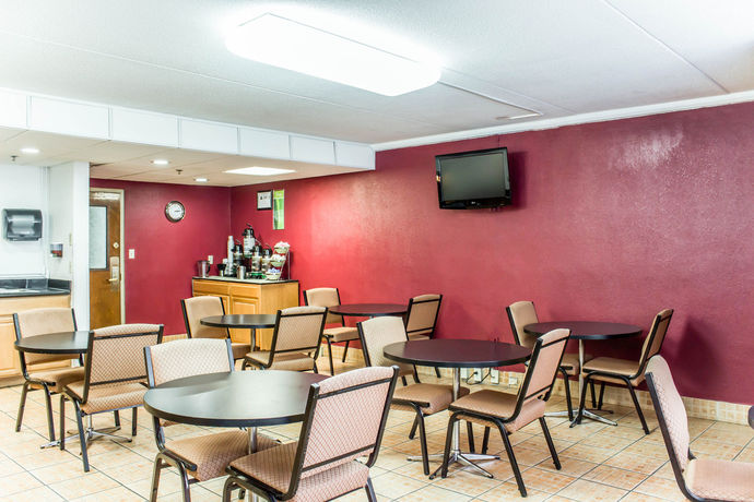 Imagen del bar/restaurante del Hotel Rodeway Inn and Suites, FAYETTEVILLE. Foto 2