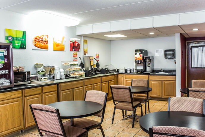 Imagen del bar/restaurante del Hotel Rodeway Inn and Suites, FAYETTEVILLE. Foto 3