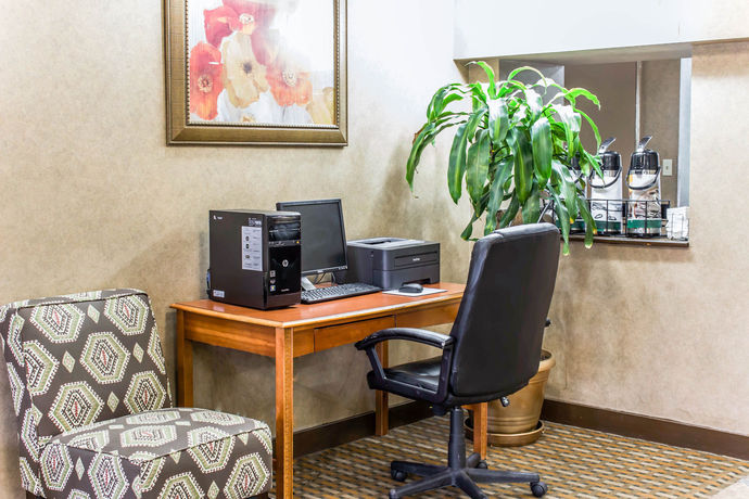 Imagen de los interiores del Hotel Rodeway Inn and Suites, FAYETTEVILLE. Foto 13