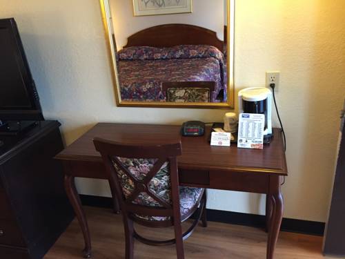 Imagen de la habitación del Hotel Rodeway Inn and Suites, Fife. Foto 3