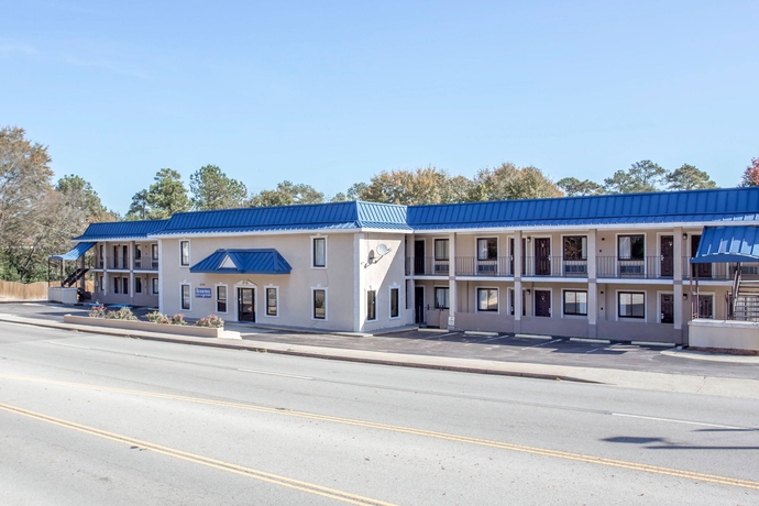 Imagen general del Hotel Rodeway Inn and Suites Fort Jackson. Foto 1