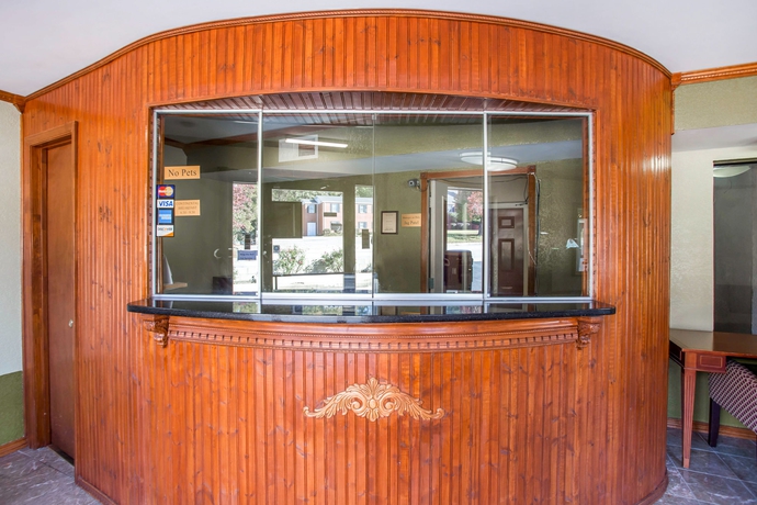Imagen de los interiores del Hotel Rodeway Inn and Suites Fort Jackson. Foto 13