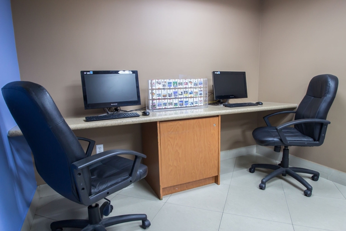 Imagen de los interiores del Hotel Rodeway Inn and Suites Fort Lauderdale Airport and Cruise Port. Foto 14