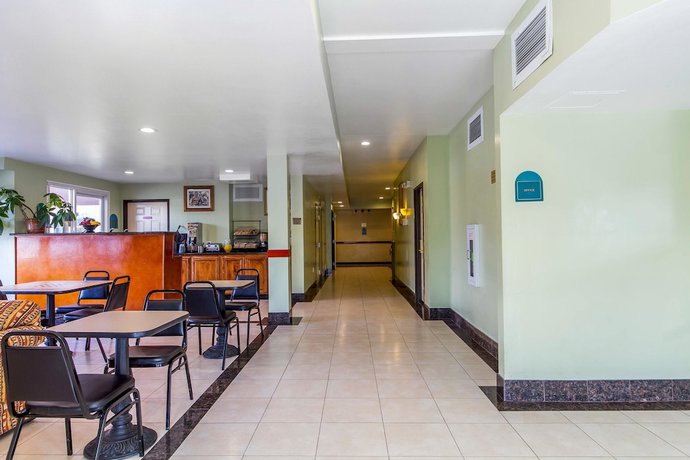 Imagen de los interiores del Hotel Rodeway Inn and Suites, Hayward. Foto 18