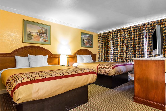 Imagen de la habitación del Hotel Rodeway Inn and Suites, Hayward. Foto 3
