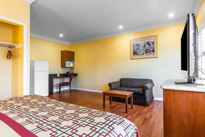 Imagen de la habitación del Hotel Rodeway Inn and Suites, Hayward. Foto 8