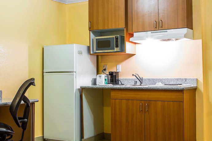 Imagen de la habitación del Hotel Rodeway Inn and Suites, Hayward. Foto 14
