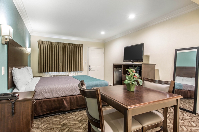 Imagen de la habitación del Hotel Rodeway Inn and Suites, Inglewood. Foto 6
