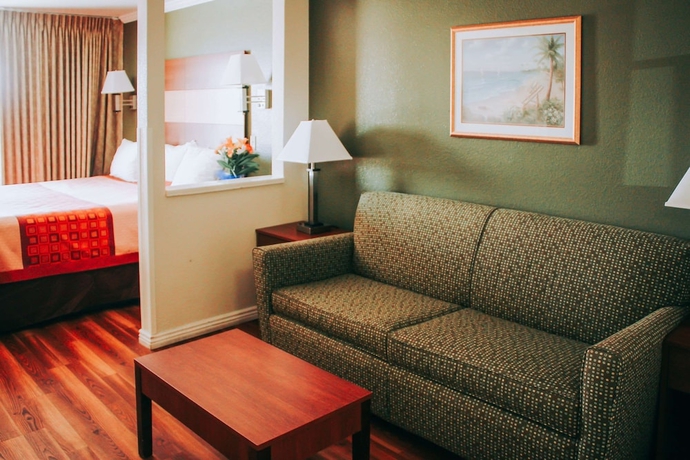 Imagen de la habitación del Hotel Rodeway Inn and Suites, Lake Havasu City. Foto 2